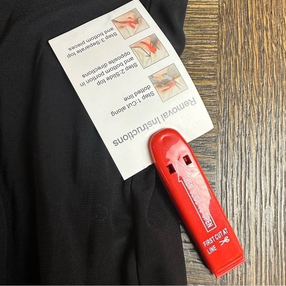 Mac Duggal NWT Ieena Plunge Neck High Slit Black Gown, size 10 - Picture 11 of 11